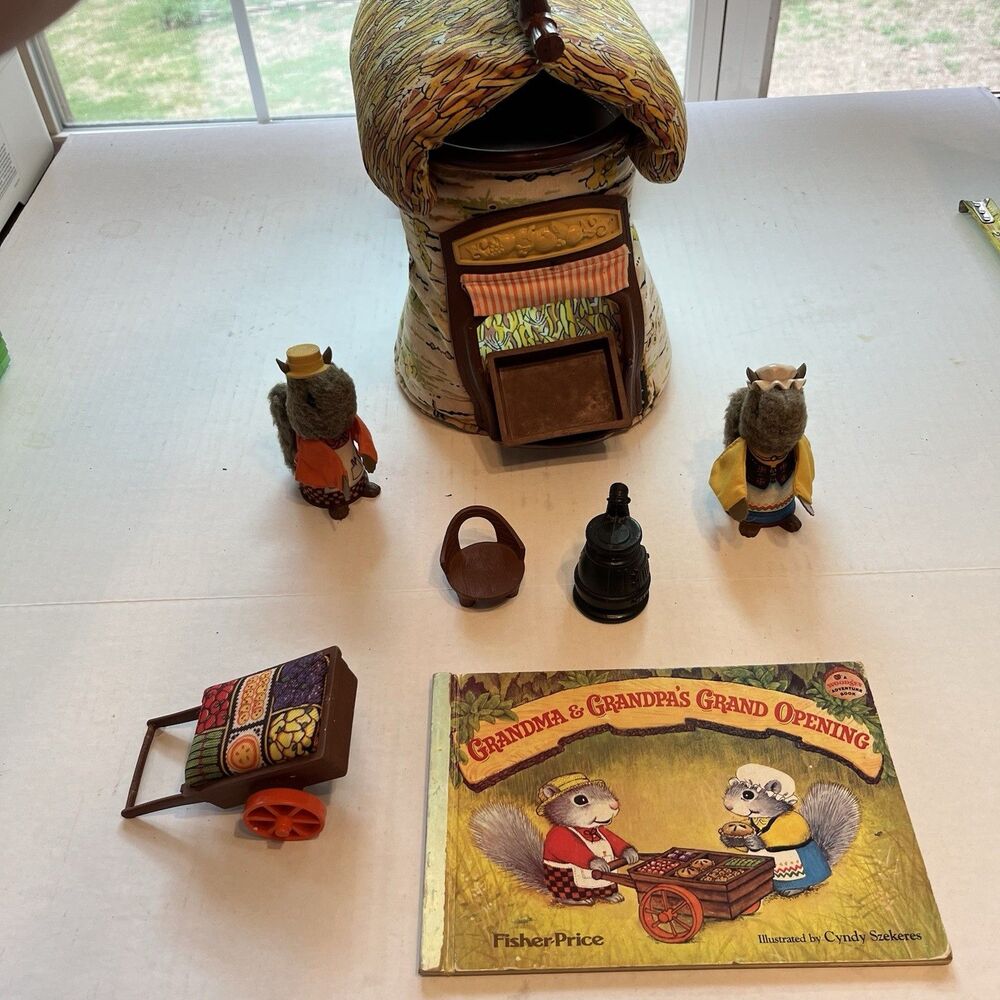 Vintage 1980 Fisher Price Woodsey Squirrel Store Playset Book Wagon Lot 961